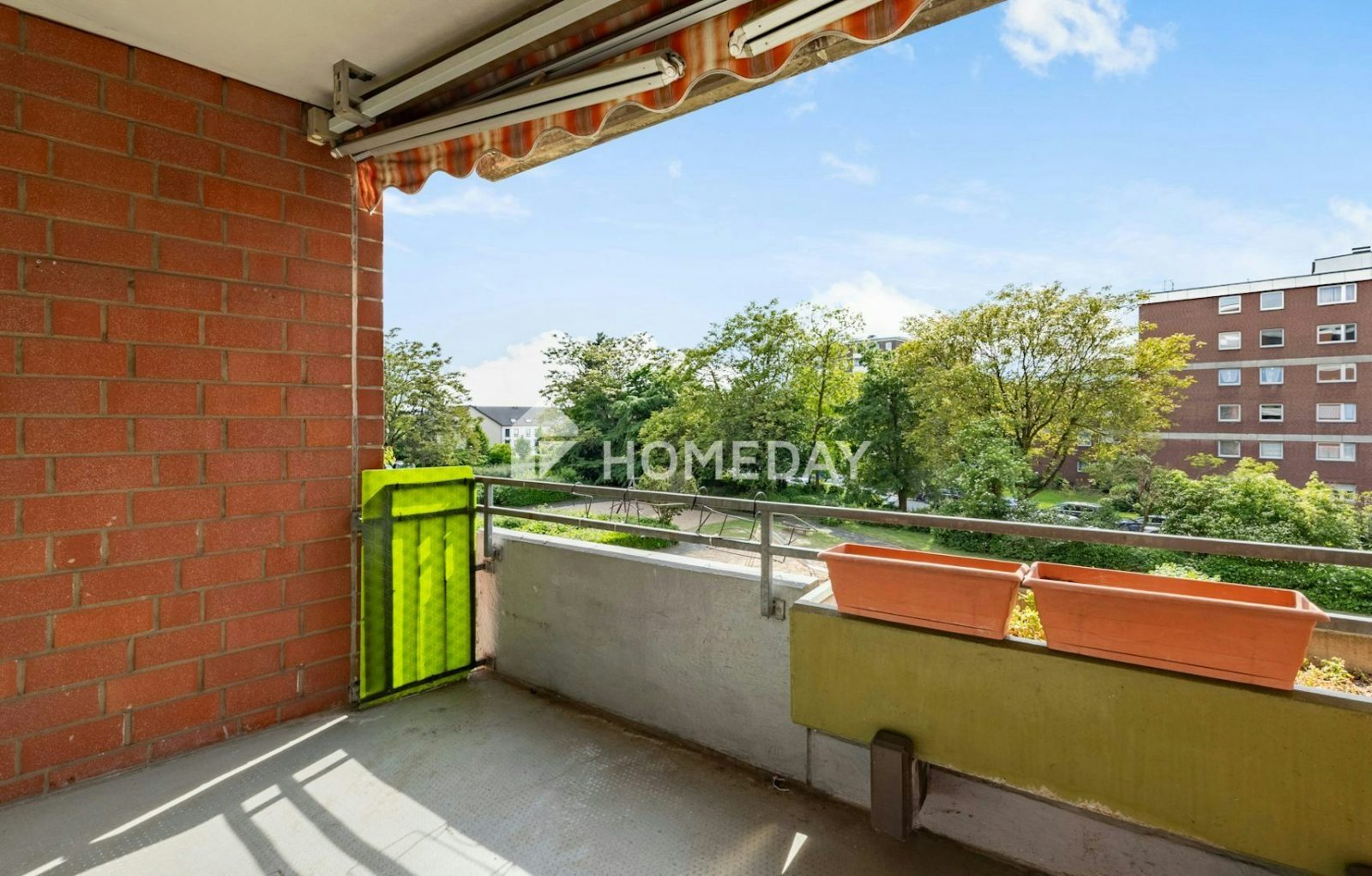 Sofort Bezugsbereit - Tiefgaragenstellplatz und großer Balkon