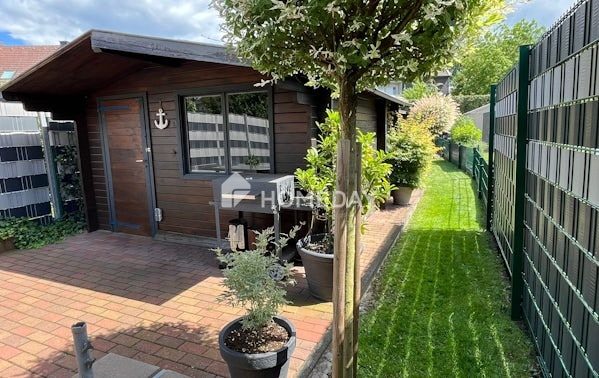 Charmante Doppelhaushälfte mit Garten, Garage und vielseitigen Nutzungsmöglichkeiten