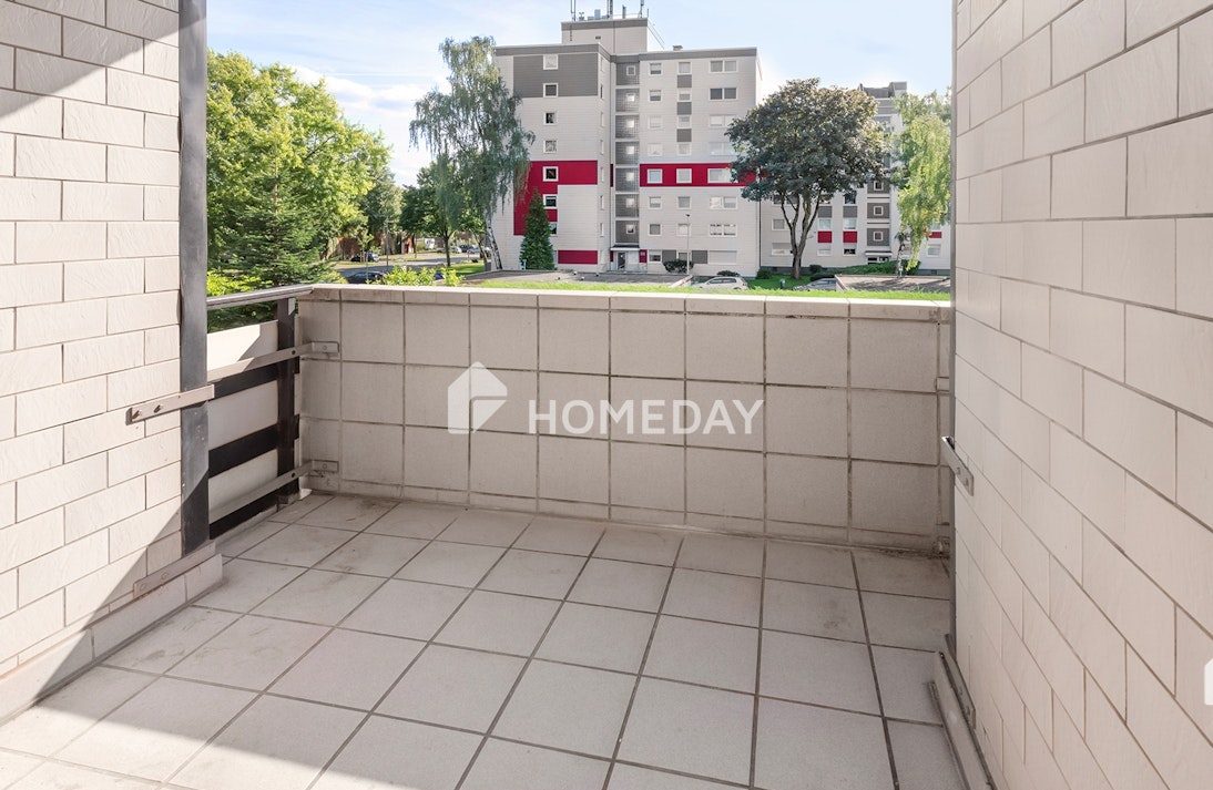 Erbbaurecht: Gut geschnittene 3- Zimmer-Wohnung mit Loggia in ruhiger Lage