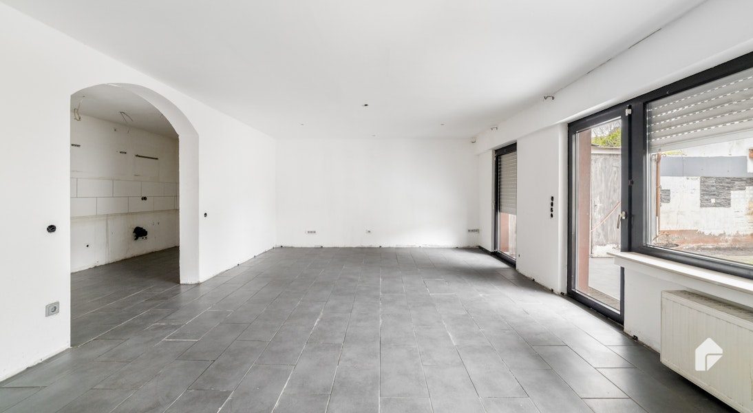 Lichtdurchflutete Dreizimmerwohnung mit Garten, Terrasse und Stellplatz in ruhiger Lage