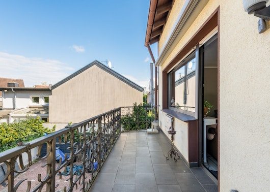 Helle und großzügige Zweizimmerwohnung mit Balkon und Stellplatz